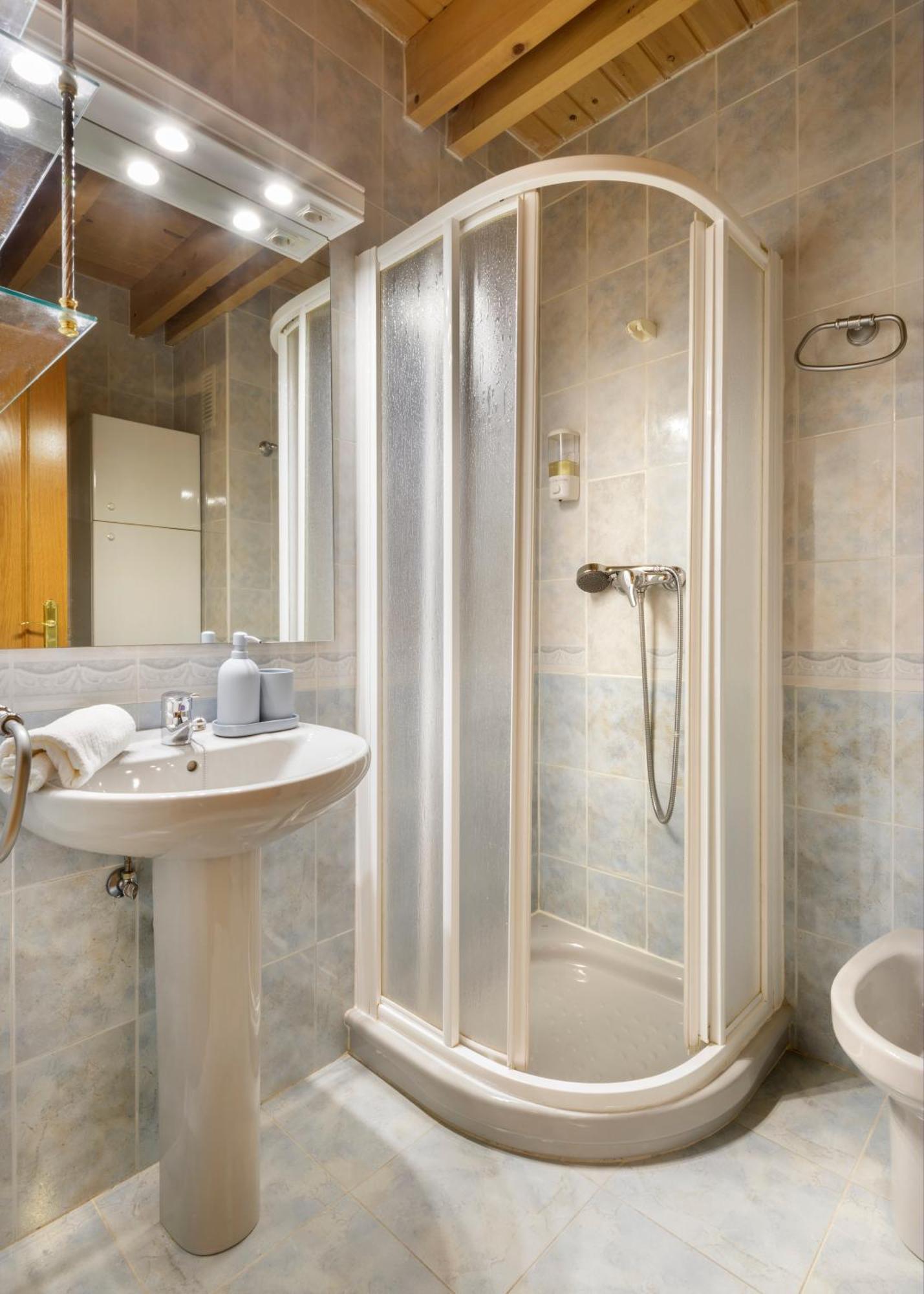 Atico Abuhardillado I Aire Acondicionado L Centrico L Garaje L Trastero I Wifi Apartment Биескас Екстериор снимка