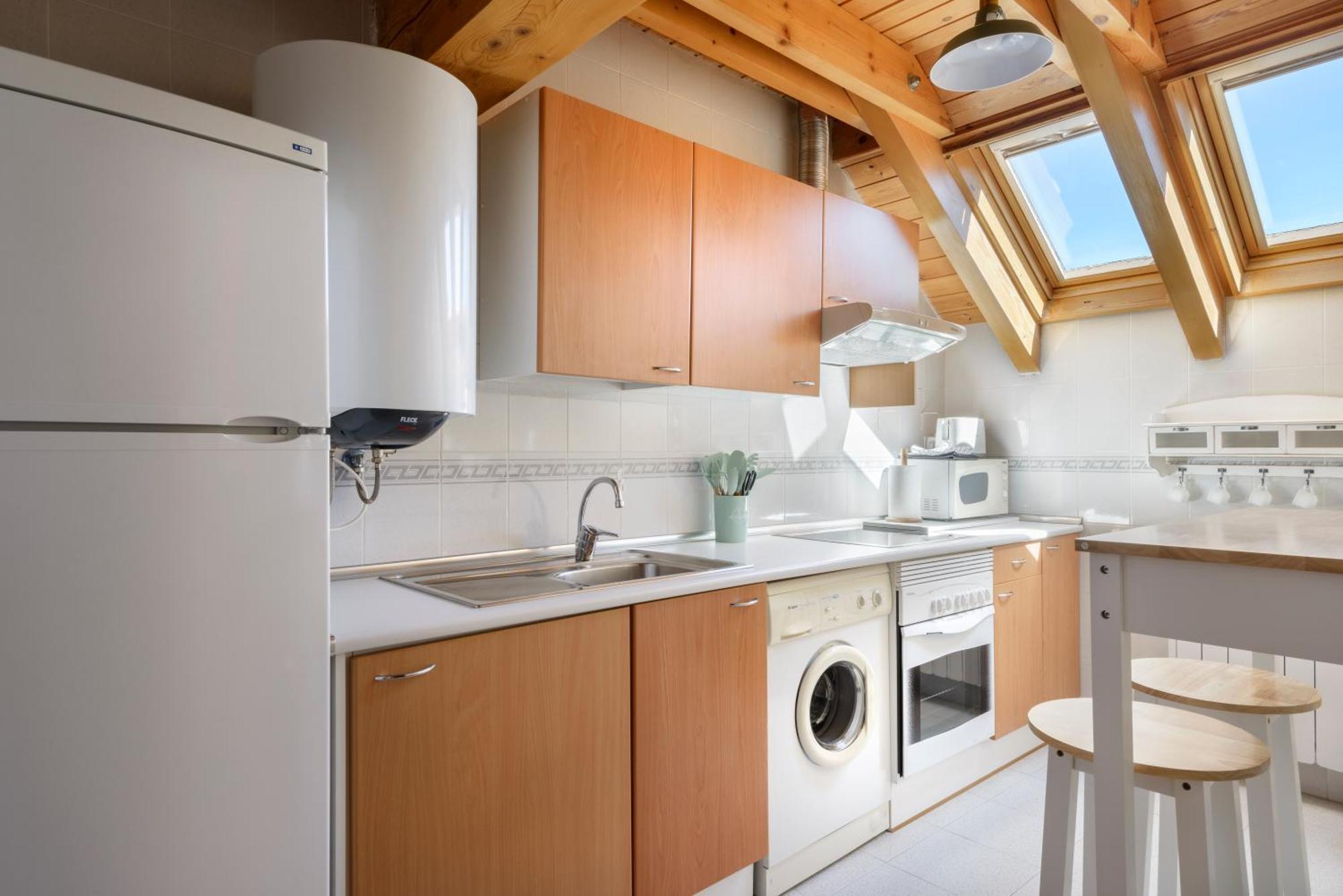 Atico Abuhardillado I Aire Acondicionado L Centrico L Garaje L Trastero I Wifi Apartment Биескас Екстериор снимка